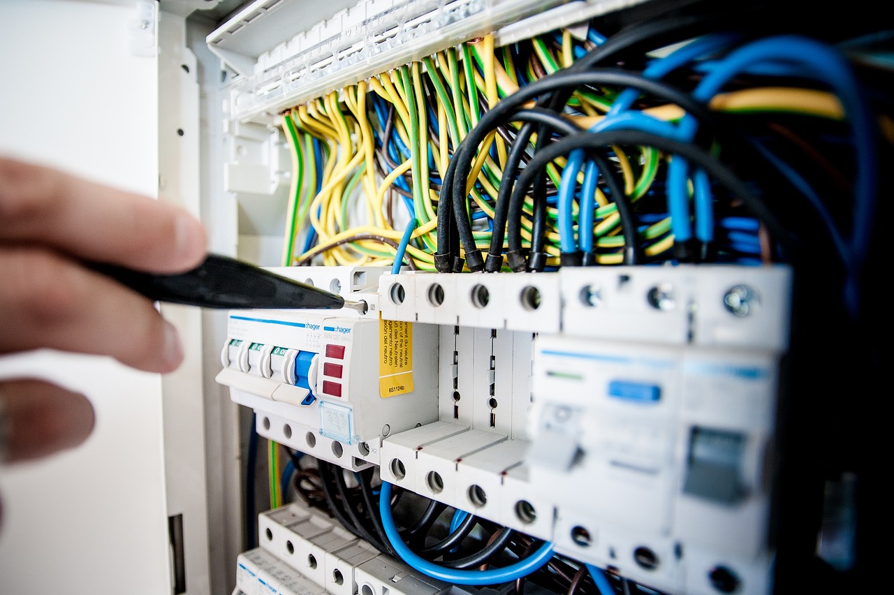 How To Choose The Right Electric Contractor For Your Rewiring Project